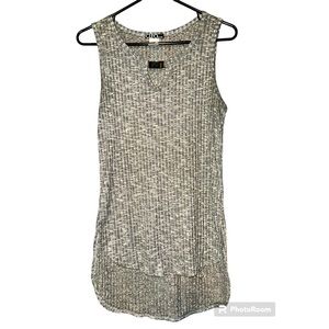 Gray Ribbed Key Hole Tank